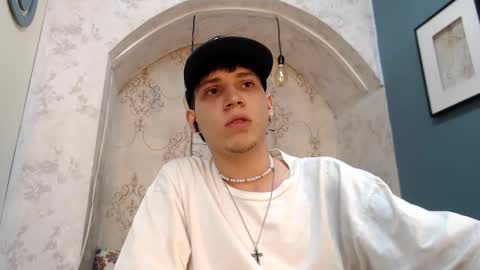 Snapshot of jonathan_moreau chatting on December 2024 06:06:02 PM Jonathan online show from December 2024 06:06:02 PM
