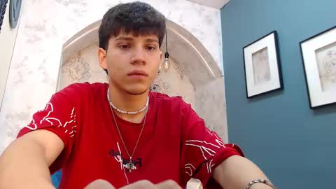 Snapshot of jonathan_moreau chatting on December 2024 12:39:02 PM Jonathan online show from December 2024 12:39:02 PM