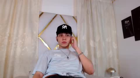 Snapshot of jonathan_moreau chatting on December 2024 06:30:02 PM Jonathan online show from December 2024 06:30:02 PM