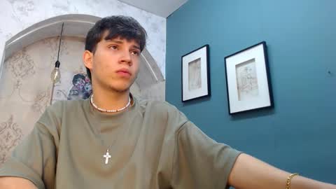 Snapshot of jonathan_moreau chatting on December 2024 11:55:01 AM Jonathan online show from December 2024 11:55:01 AM