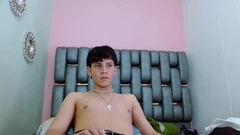 Snapshot of jonathan_moreau chatting on December 2024 06:14:01 PM Jonathan online show from December 2024 06:14:01 PM