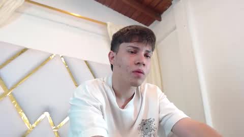 Snapshot of jonathan_moreau chatting on September 2025 12:39:02 PM Jonathan online show from September 2025 12:39:02 PM