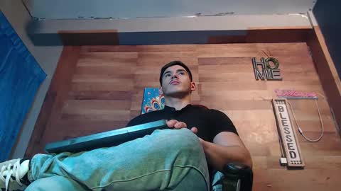 jonathancast08 online show from December 2025 05:08:02 PM