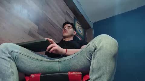 jonathancast08 online show from February 2026 05:02:02 PM