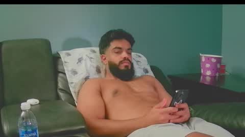 Snapshot of jonathanliyaz1 chatting on October 2025 06:50:01 PM royjon online show from October 2025 06:50:01 PM