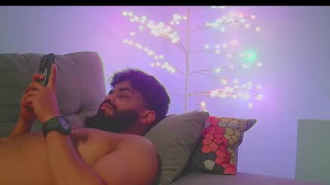 Snapshot of jonathanliyaz1 chatting on October 2025 02:03:02 AM royjon online show from October 2025 02:03:02 AM