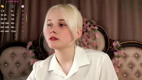 Snapshot of jonnienita chatting on April 2026 11:08:02 AM Alice online show from April 2026 11:08:02 AM