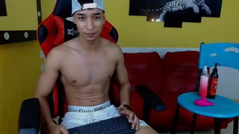 Snapshot of jose_sexycumm chatting on January 2025 08:18:01 PM jose_sexycumm online show from January 2025 08:18:01 PM