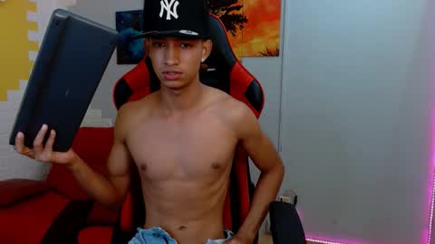Snapshot of jose_sexycumm chatting on February 2025 10:53:02 PM jose_sexycumm online show from February 2025 10:53:02 PM