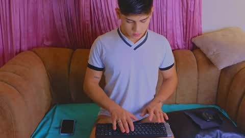 JOSETH ARIAZ online show from May 2026 11:04:01 AM