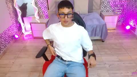 Snapshot of josh_tay chatting on May 2026 06:09:02 AM JOSH online show from May 2026 06:09:02 AM