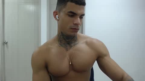 juan_gomez_1 online show from January 2025 03:44:02 PM