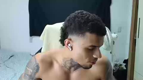 juan_gomez_1 online show from October 2025 12:22:02 AM