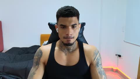 juan_gomez_1 online show from November 2025 12:55:02 AM