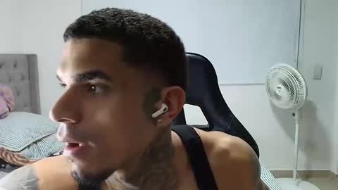 juan_gomez_1 online show from January 2026 01:30:01 AM