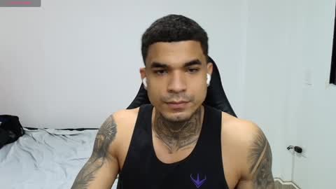 juan_gomez_1 online show from April 2026 09:21:02 AM