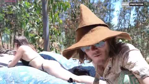 Juana1hin online show from November 2025 04:00:02 PM