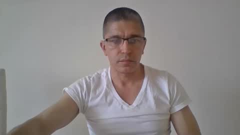 juanearth1 online show from April 2026 06:05:01 PM