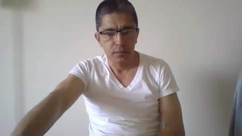 juanearth1 online show from April 2026 09:54:01 PM