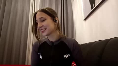 Hi Im Mia 18 years old online show from September 2025 09:03:01 AM