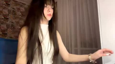 Mila online show from December 2025 02:13:02 PM