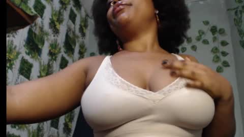 Snapshot of juicy_gold22 chatting on February 2025 06:33:01 AM Mariagold online show from February 2025 06:33:01 AM