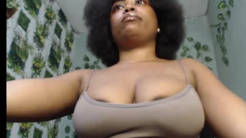 Snapshot of juicy_gold22 chatting on February 2025 09:10:01 PM Mariagold online show from February 2025 09:10:01 PM