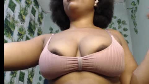 Snapshot of juicy_gold22 chatting on March 2025 06:59:02 AM Mariagold online show from March 2025 06:59:02 AM