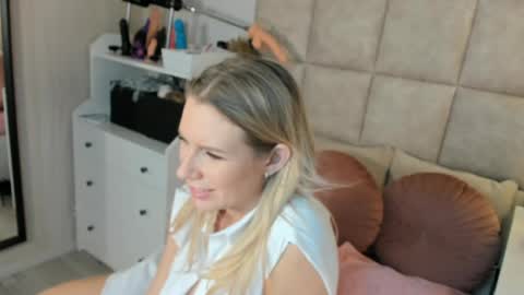 Snapshot of juicy_pussie chatting on April 2026 08:34:01 AM Tatjana online show from April 2026 08:34:01 AM