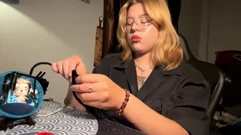 Elvia online show from March 2026 02:13:02 PM