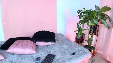 Jules and Gia online show from September 2025 09:58:02 AM