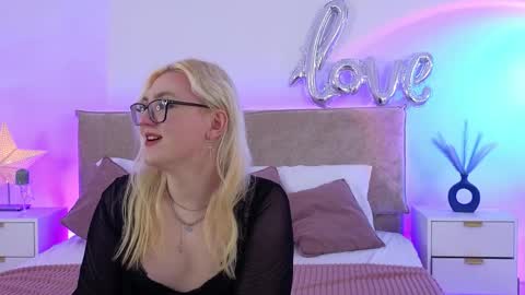 Jules Nightt online show from April 2026 09:52:01 PM