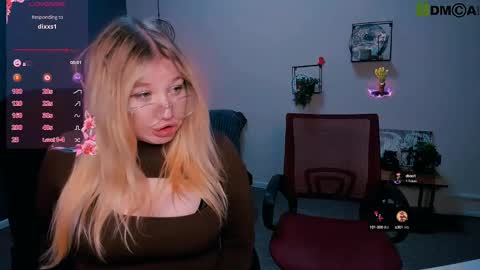 Snapshot of juli_kisss chatting on March 2025 02:41:02 AM juli kisss online show from March 2025 02:41:02 AM