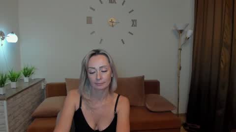 julia__cherry_ online show from January 2025 05:42:02 PM