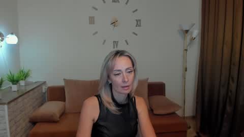julia__cherry_ online show from February 2025 03:52:01 PM