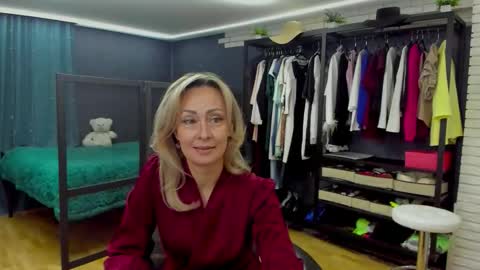 julia__cherry_ online show from December 2025 02:35:02 PM