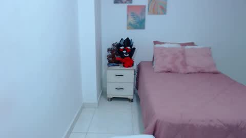 julia online show from December 2025 07:53:01 PM