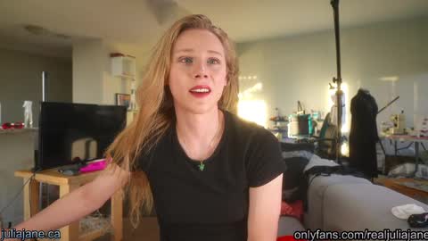 Snapshot of julia_jane chatting on May 2026 02:08:02 AM Julia Jane online show from May 2026 02:08:02 AM