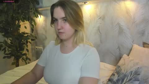 Julia Jips online show from September 2025 08:29:01 AM