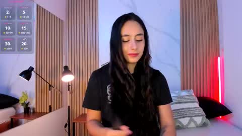 J U L IA   M A R T I N E Z online show from February 2026 11:28:01 AM