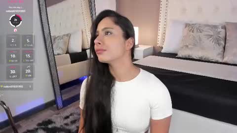 J U L IA   M A R T I N E Z online show from July 2026 11:34:01 AM