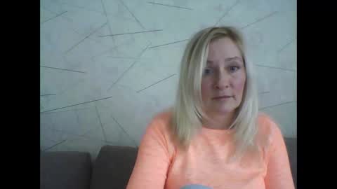 Julia mee online show from November 2025 07:57:01 AM