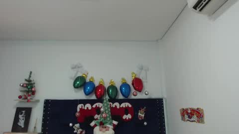 Snapshot of juliabust1 chatting on December 2024 12:18:02 PM Julia online show from December 2024 12:18:02 PM