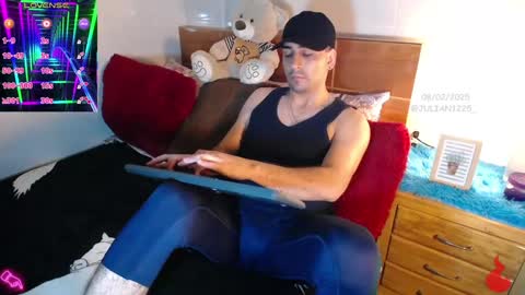 Julian online show from February 2025 05:50:01 PM