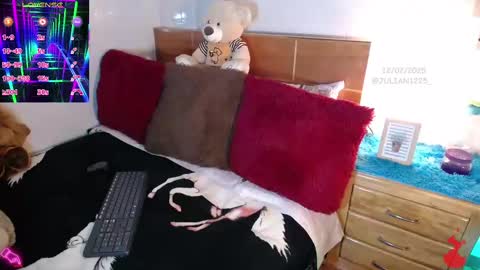 Julian online show from February 2025 01:50:02 AM