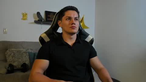 julian_wallace online show from October 2025 07:07:02 PM