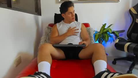 julian_wallace online show from April 2026 04:24:02 PM