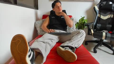 julian_wallace online show from May 2026 06:26:02 PM