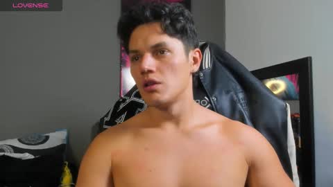 julian_wallace online show from June 2026 04:16:02 PM