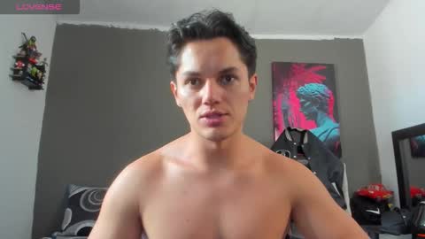 julian_wallace1 online show from June 2026 06:40:02 PM